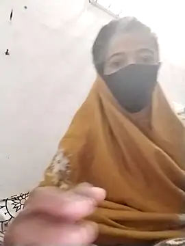 Snapshot of Cute-Ridhima chatting on December 23, 8:24 am Cute-Ridhima online show from December 23, 8:24 am