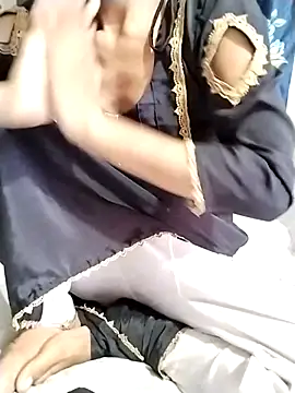 Snapshot of Cute-Ridhima chatting on March 9, 5:33 am Cute-Ridhima online show from March 9, 5:33 am