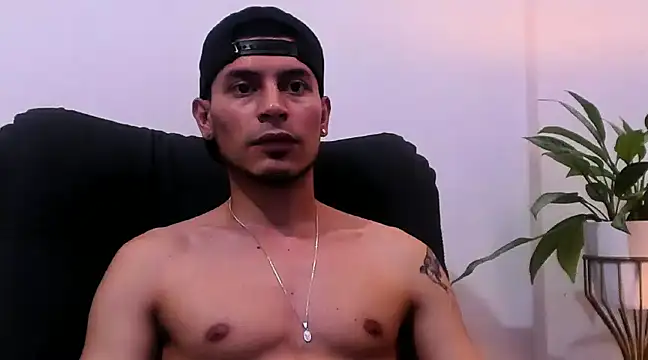 CruzVega online show from February 5, 1:47 am