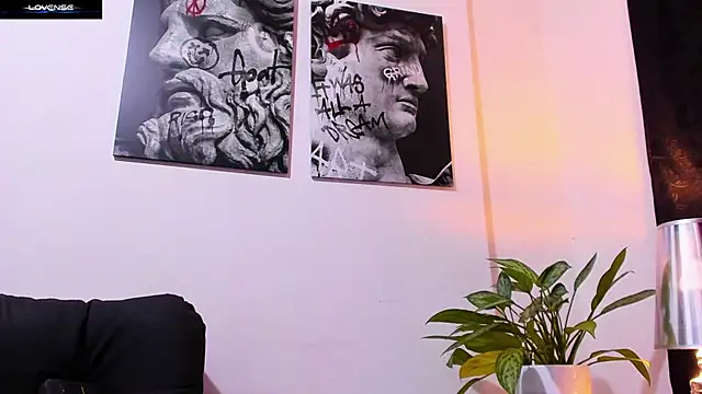 CruzVega online show from November 29, 11:05 pm