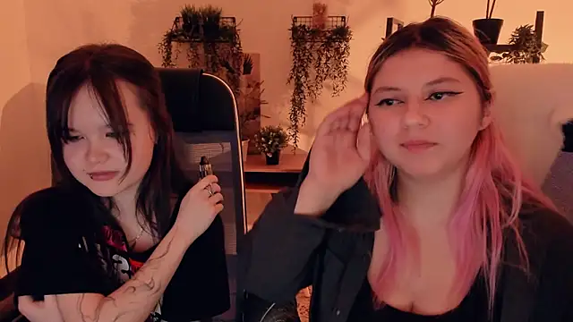 Elainebeness online show from March 13, 10:15 pm