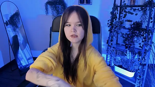 Elainebeness online show from May 13, 8:27 pm