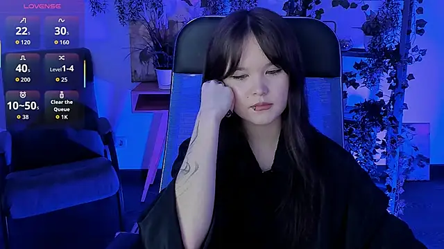 Elainebeness online show from March 24, 7:25 pm