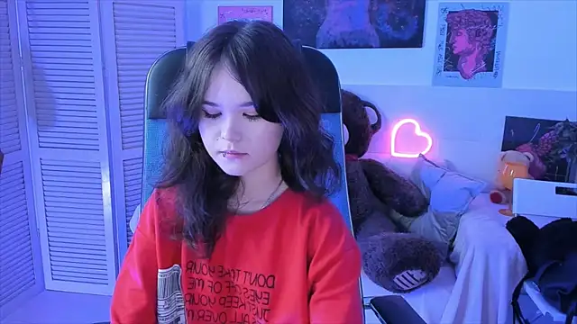 Elainebeness online show from September 10, 7:35 pm