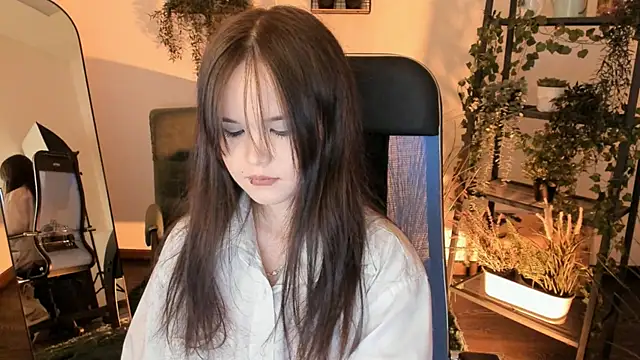 Elainebeness online show from April 27, 4:05 pm