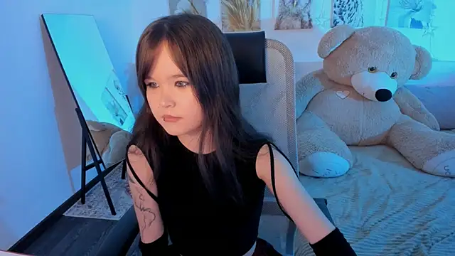 Elainebeness online show from March 31, 4:20 pm