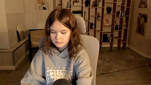 Elainebeness online show from September 16, 7:04 pm