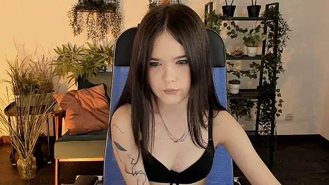 Snapshot of Elainebeness chatting on December 16, 7:07 pm Elainebeness online show from December 16, 7:07 pm