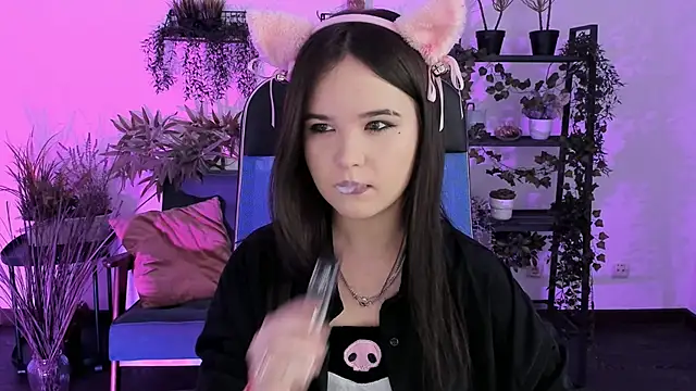 Snapshot of Elainebeness chatting on December 17, 8:14 pm Elainebeness online show from December 17, 8:14 pm