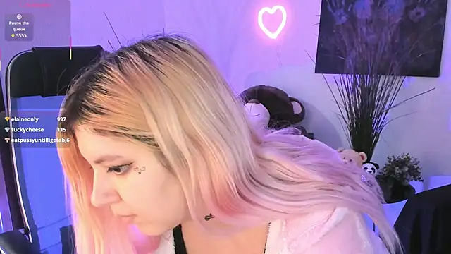 Snapshot of Elainebeness chatting on February 25, 11:48 pm Elainebeness online show from February 25, 11:48 pm