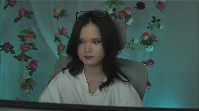 Elainebeness online show from February 7, 7:27 pm