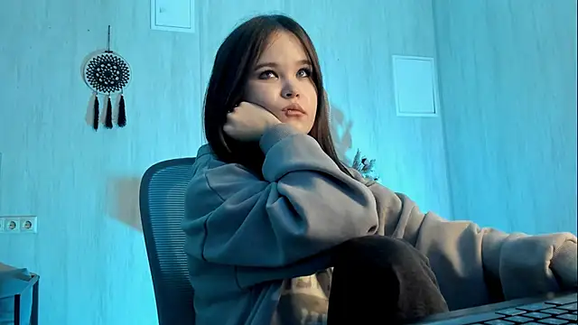 Elainebeness online show from November 13, 7:29 pm