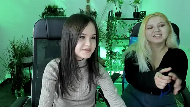 Elainebeness online show from November 21, 8:30 pm