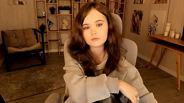 Elainebeness online show from October 3, 7:15 pm