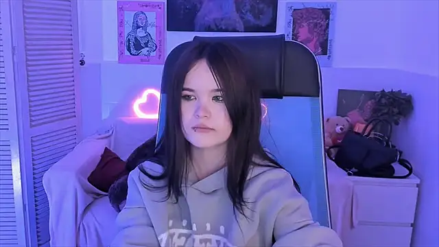 Elainebeness online show from November 9, 9:02 am