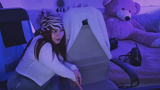 Elainebeness online show from April 17, 9:17 pm