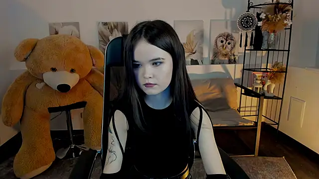 Elainebeness online show from November 26, 5:35 pm