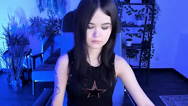 Elainebeness online show from December 2, 8:10 pm