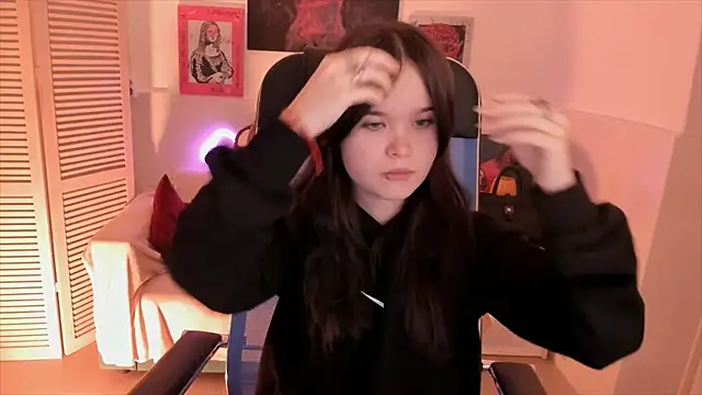 Elainebeness online show from November 6, 7:29 pm