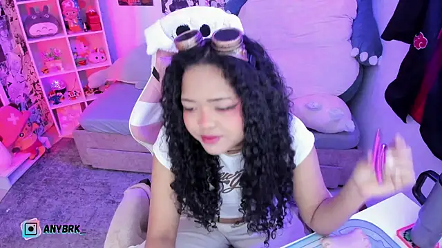 Snapshot of anyburkee chatting on October 31, 12:18 am anyburkee online show from October 31, 12:18 am