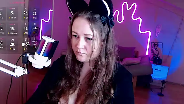 Snapshot of LizzyShine chatting on September 14, 1:22 pm LizzyShine online show from September 14, 1:22 pm