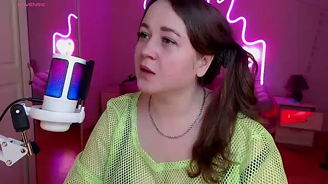 Snapshot of LizzyShine chatting on March 21, 11:01 pm LizzyShine online show from March 21, 11:01 pm