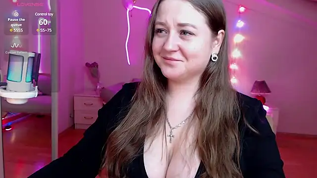 Snapshot of LizzyShine chatting on February 17, 9:43 pm LizzyShine online show from February 17, 9:43 pm