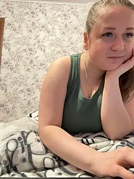 Snapshot of LizzyShine chatting on March 18, 7:12 pm LizzyShine online show from March 18, 7:12 pm