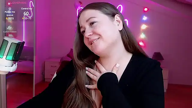 Snapshot of LizzyShine chatting on February 19, 11:36 pm LizzyShine online show from February 19, 11:36 pm