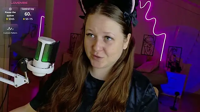Snapshot of LizzyShine chatting on October 14, 4:07 pm LizzyShine online show from October 14, 4:07 pm