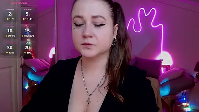 Snapshot of LizzyShine chatting on February 22, 6:30 pm LizzyShine online show from February 22, 6:30 pm