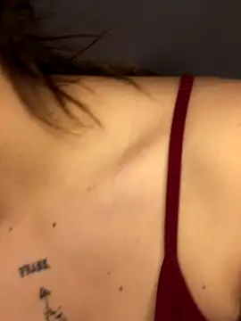 Snapshot of Miss_oliviaa chatting on November 28, 4:18 pm Miss oliviaa online show from November 28, 4:18 pm