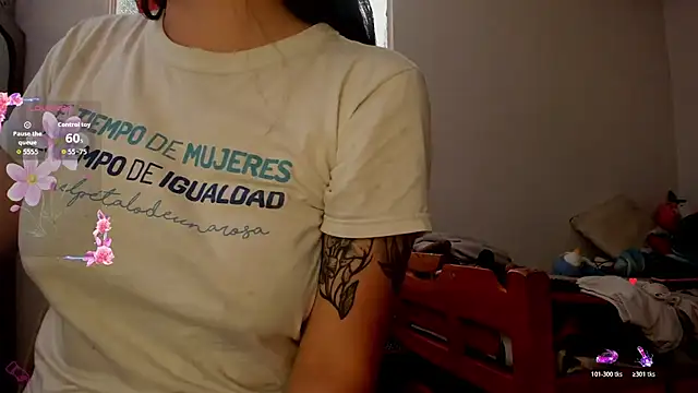 Snapshot of Miss_oliviaa chatting on November 6, 8:46 pm Miss oliviaa online show from November 6, 8:46 pm