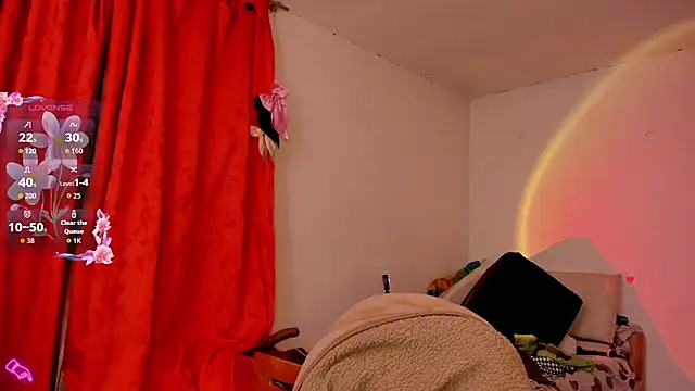 Snapshot of Miss_oliviaa chatting on November 7, 11:52 pm Miss oliviaa online show from November 7, 11:52 pm