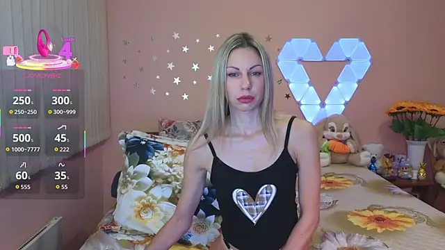 Snapshot of _Loves_ chatting on October 11, 6:42 pm Loves online show from October 11, 6:42 pm