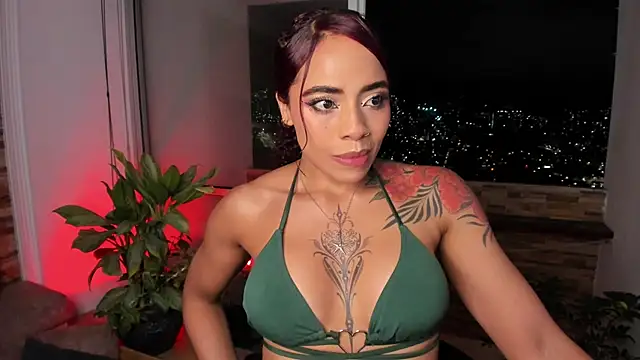 Snapshot of emilyfitness chatting on October 13, 3:52 am emilyfitness online show from October 13, 3:52 am