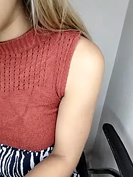 fofinhaa12 online show from April 6, 6:09 pm