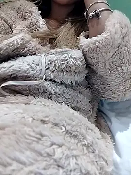 fofinhaa12 online show from February 6, 3:13 am