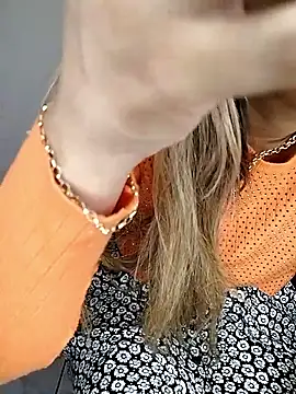 fofinhaa12 online show from April 4, 3:35 am