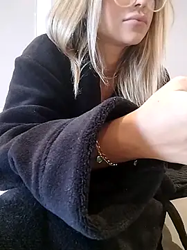 Snapshot of fofinhaa12 chatting on September 19, 1:37 pm fofinhaa12 online show from September 19, 1:37 pm