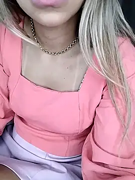 fofinhaa12 online show from April 15, 4:29 am