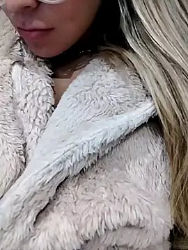 Snapshot of fofinhaa12 chatting on October 9, 10:38 am fofinhaa12 online show from October 9, 10:38 am