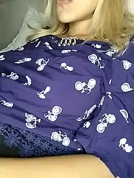 Snapshot of fofinhaa12 chatting on March 19, 12:15 am fofinhaa12 online show from March 19, 12:15 am