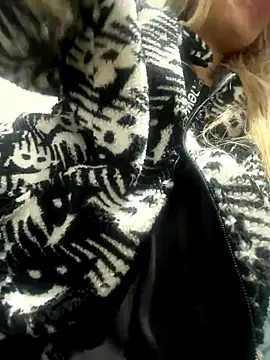 fofinhaa12 online show from December 19, 3:10 am