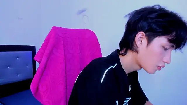 Johhan  Lee online show from February 7, 10:30 pm