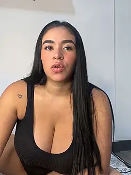 Snapshot of kristynmassey chatting on October 23, 8:29 pm kristynmassey online show from October 23, 8:29 pm