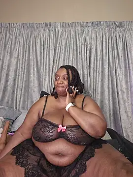 Snapshot of ThickianaRider chatting on February 14, 3:45 pm ThickianaRider online show from February 14, 3:45 pm