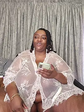 Snapshot of ThickianaRider chatting on February 10, 10:47 am ThickianaRider online show from February 10, 10:47 am