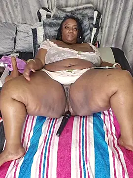 Snapshot of ThickianaRider chatting on February 21, 6:37 am ThickianaRider online show from February 21, 6:37 am