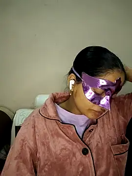 bigtitsqueen online show from November 12, 5:00 am